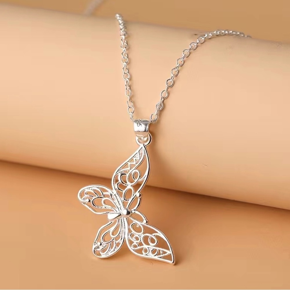 Hollow Out Butterfly Pendant necklace
